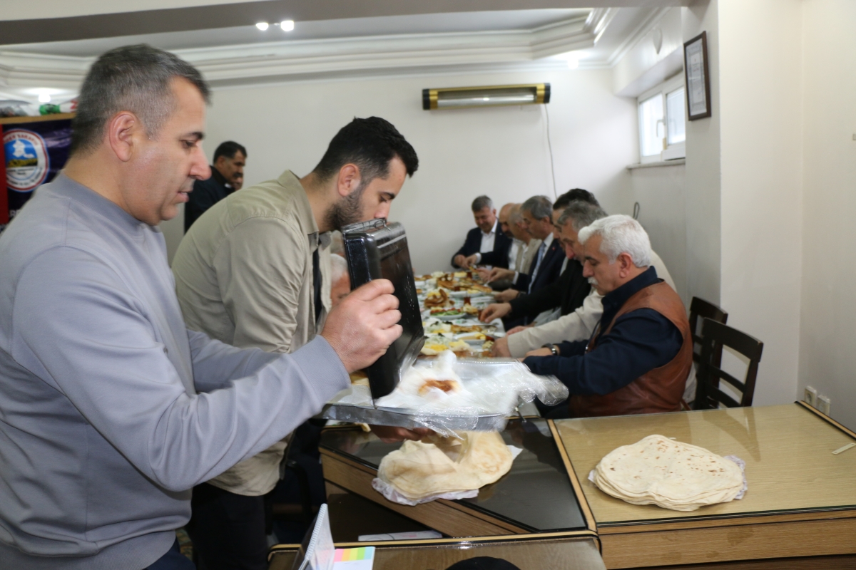 Kars Ardahan Iğdır derneği hemşeri dernekleri Başkan Yusuf Alemdar ile Kahvaltı da bir araya geldi