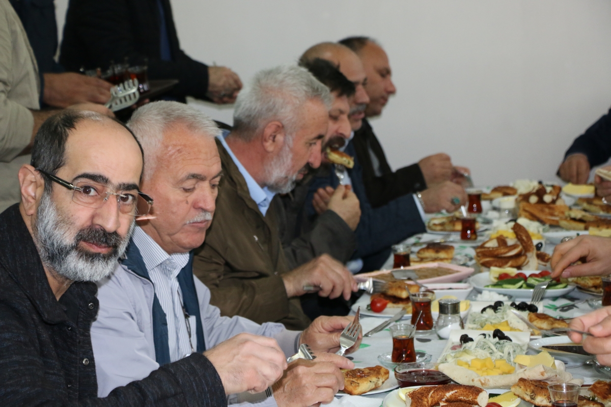 Kars Ardahan Iğdır derneği hemşeri dernekleri Başkan Yusuf Alemdar ile Kahvaltı da bir araya geldi