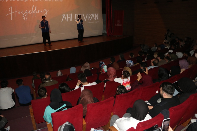 Sakarya Gençlik Merkezi Tiyatro Ekibi Tam Not Aldı