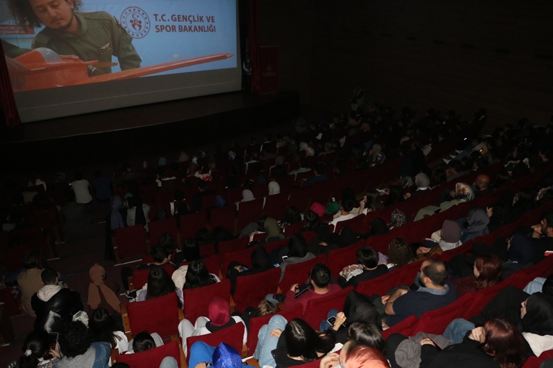 Sakarya Gençlik Merkezi Tiyatro Ekibi Tam Not Aldı