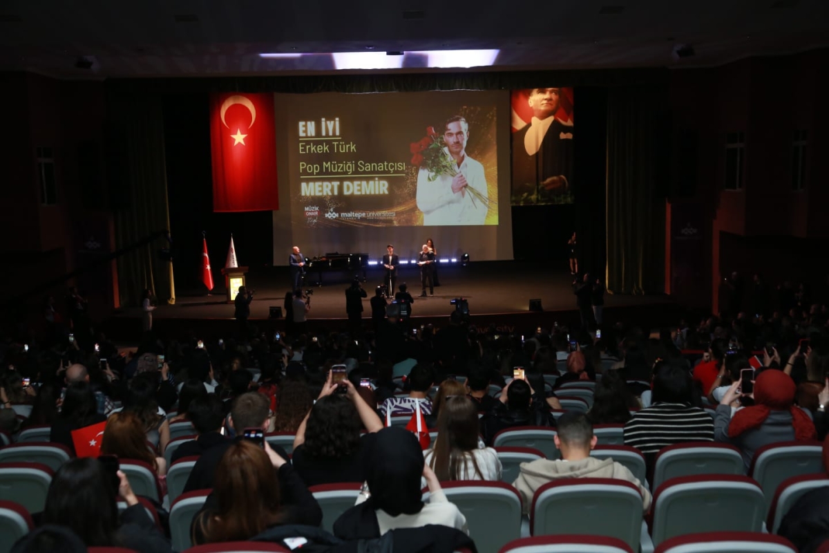 Müzik Onaır Medya ve Sanat Ödülleri Maltepe Üniversitesi Kültür Merkezi Vedat Çakırca Konferans salonunda sahiplerini buldu! ( İŞTE GÜNÜN ÖNE ÇIKAN FOTOĞRAFLARI )