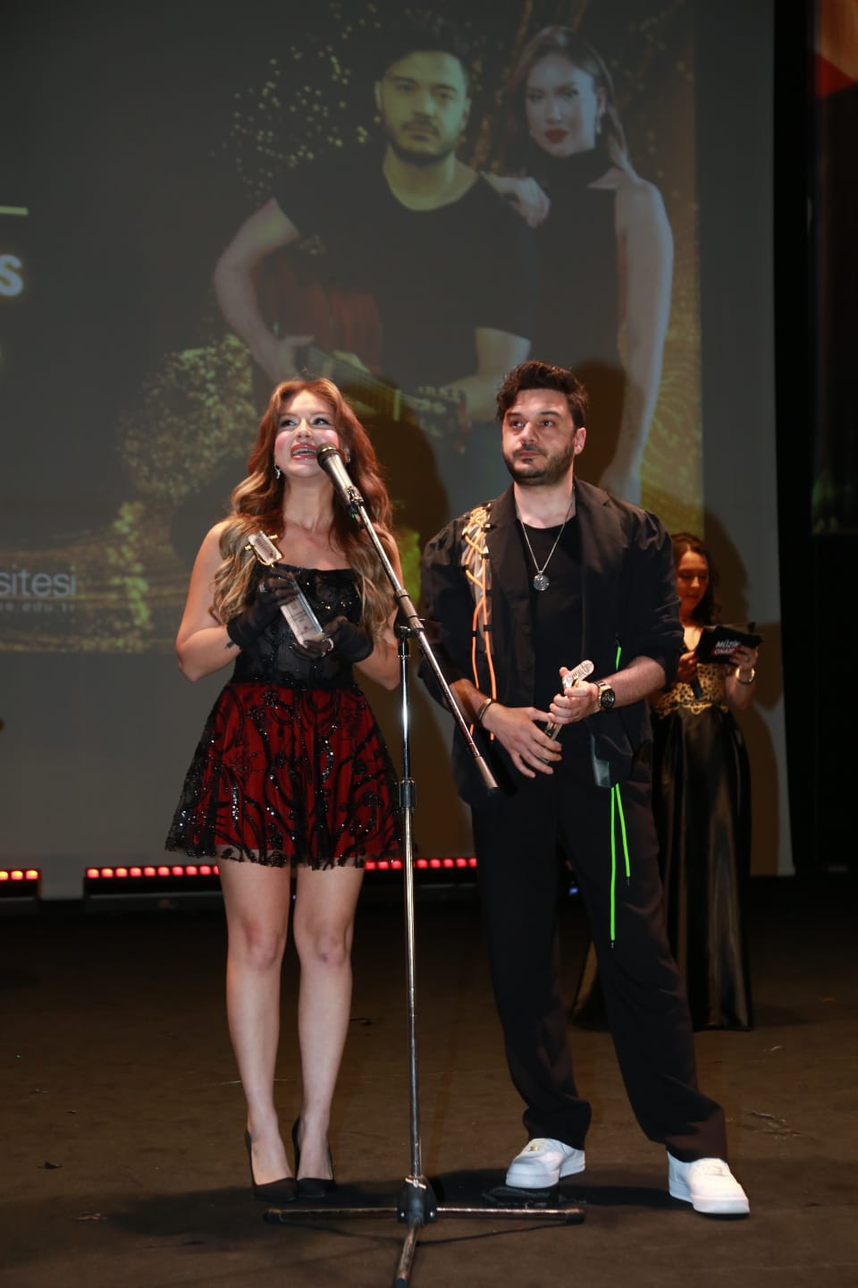 Müzik Onaır Medya ve Sanat Ödülleri Maltepe Üniversitesi Kültür Merkezi Vedat Çakırca Konferans salonunda sahiplerini buldu! ( İŞTE GÜNÜN ÖNE ÇIKAN FOTOĞRAFLARI )