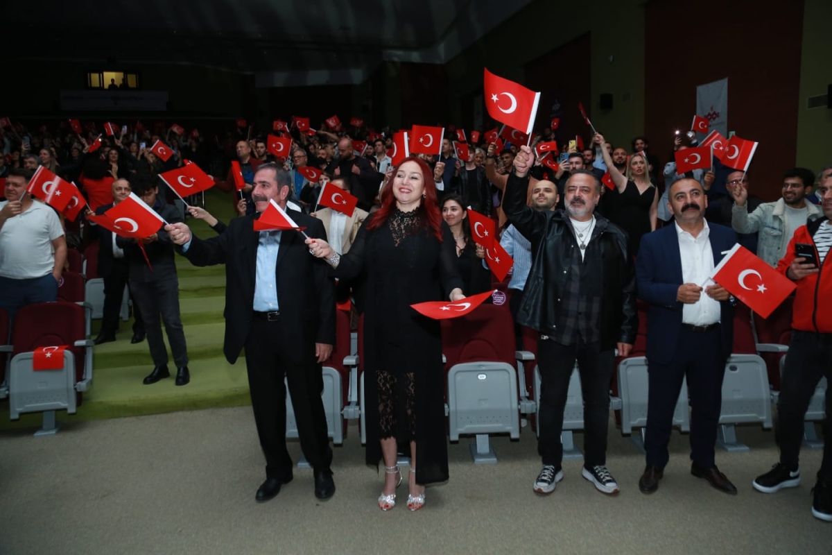 Müzik Onaır Medya ve Sanat Ödülleri Maltepe Üniversitesi Kültür Merkezi Vedat Çakırca Konferans salonunda sahiplerini buldu! ( İŞTE GÜNÜN ÖNE ÇIKAN FOTOĞRAFLARI )