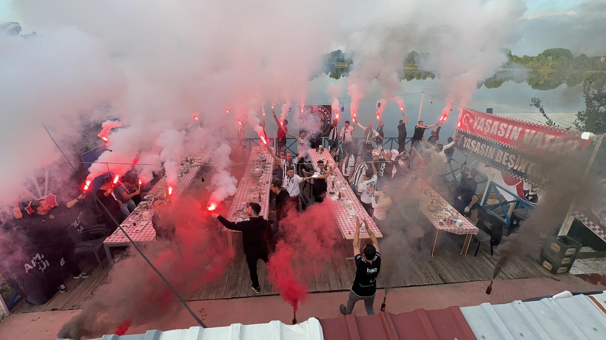 Sakaryada besiktaslilar bulustu sakaryada ( İŞTE GÜNÜN ÖNE ÇIKAN FOTOĞRAFLARI )