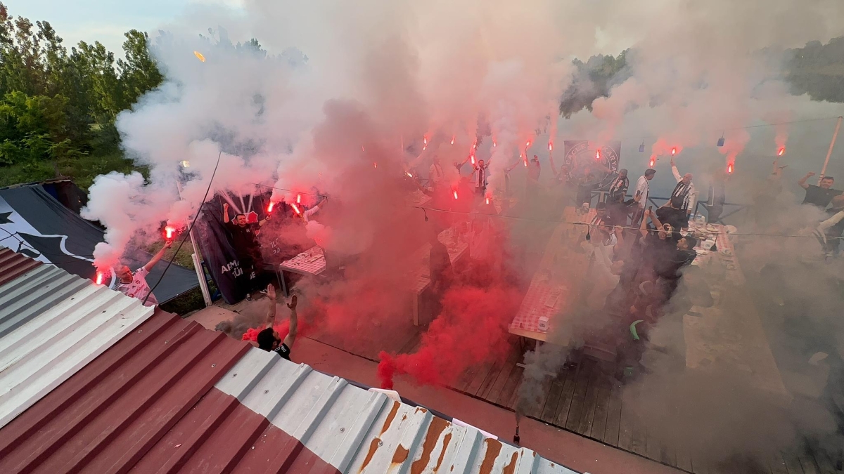 Sakaryada besiktaslilar bulustu sakaryada ( İŞTE GÜNÜN ÖNE ÇIKAN FOTOĞRAFLARI )