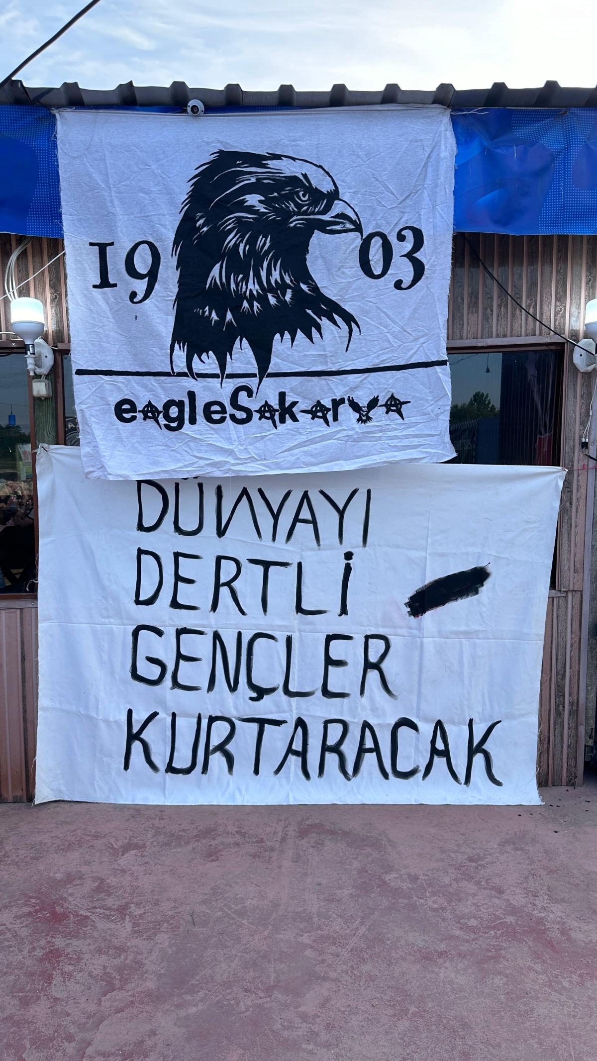 Sakaryada besiktaslilar bulustu sakaryada ( İŞTE GÜNÜN ÖNE ÇIKAN FOTOĞRAFLARI )