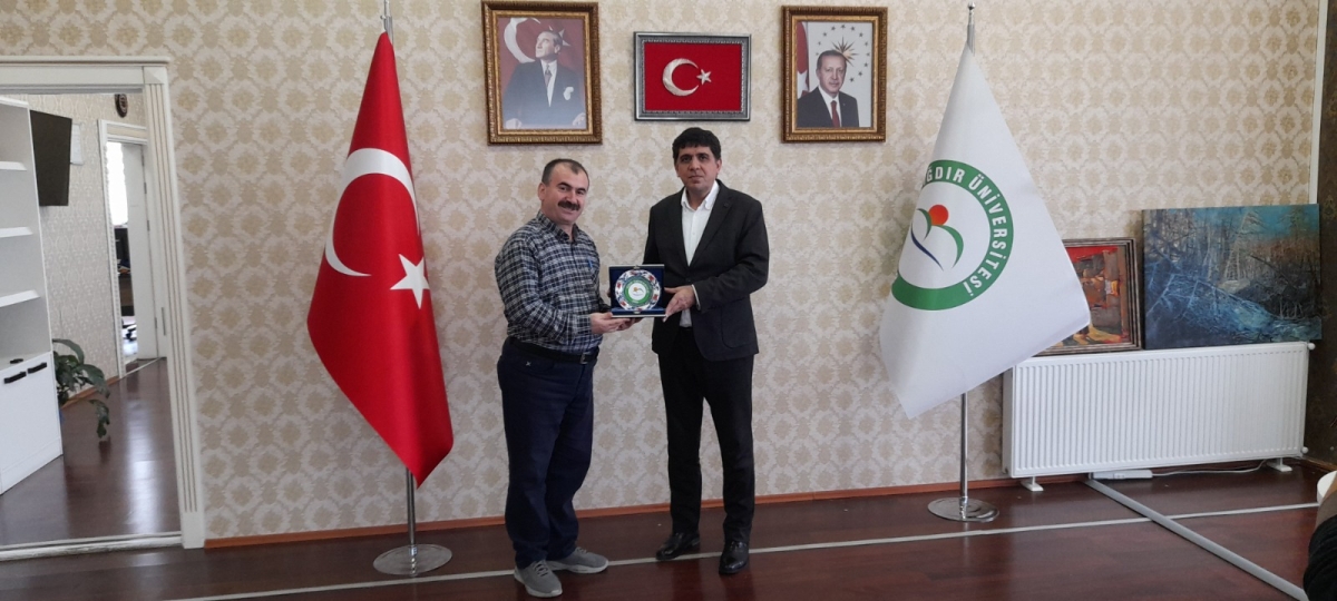 Yozgat Bozok Üniversitesi Öğretim Üyesi Prof. Dr. Mustafa Böyükata, Iğdır’da üniversiteli gençlerle bir araya geldi ve proje tabanlı çalışmalar konusunda hem eğitim hem de bilgilendirici seminer verdi. ( İŞTE GÜNÜN ÖNE ÇIKAN