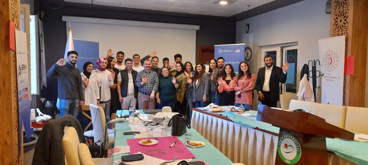 Yozgat Bozok Üniversitesi Öğretim Üyesi Prof. Dr. Mustafa Böyükata, Iğdır’da üniversiteli gençlerle bir araya geldi ve proje tabanlı çalışmalar konusunda hem eğitim hem de bilgilendirici seminer verdi. ( İŞTE GÜNÜN ÖNE ÇIKAN