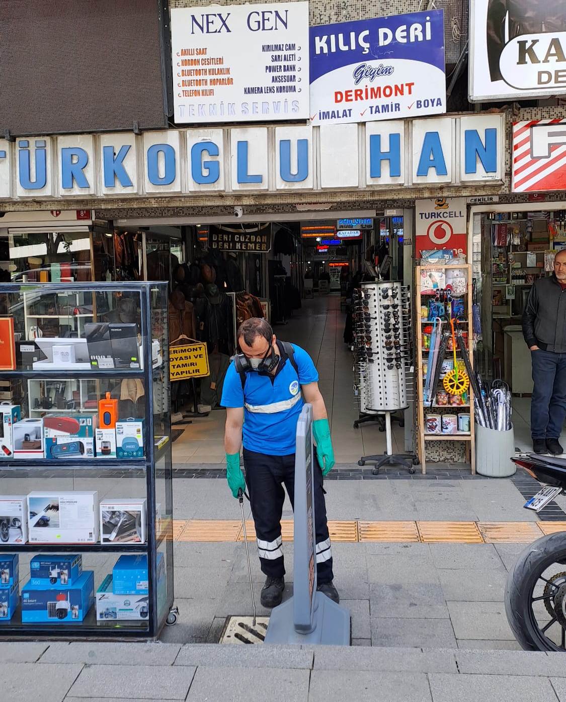 Sakarya Büyükşehir Belediyesi’nden Tam Donanımlı İlaçlama Hizmeti Her Yerde... İnsan ve çevre sağlığını tehdit eden haşerelerle özellikle larva döneminde savaşarak, zararlı canlıların üremesinin önüne geçen SBB Belediyesi eki