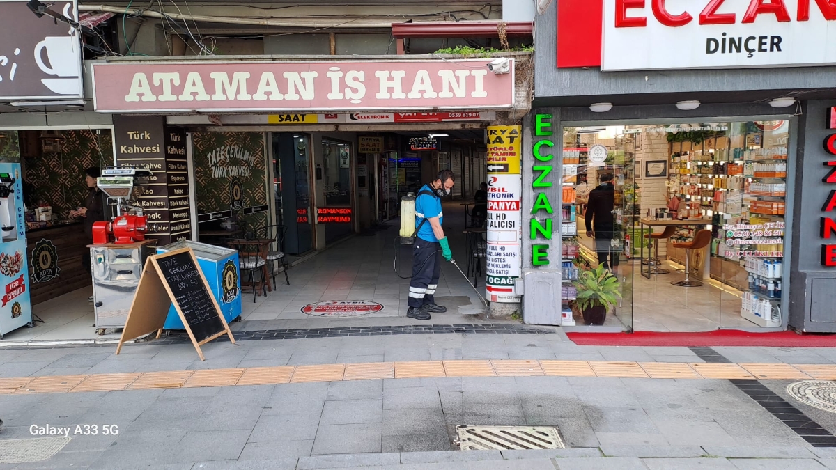 Sakarya Büyükşehir Belediyesi’nden Tam Donanımlı İlaçlama Hizmeti Her Yerde... İnsan ve çevre sağlığını tehdit eden haşerelerle özellikle larva döneminde savaşarak, zararlı canlıların üremesinin önüne geçen SBB Belediyesi eki