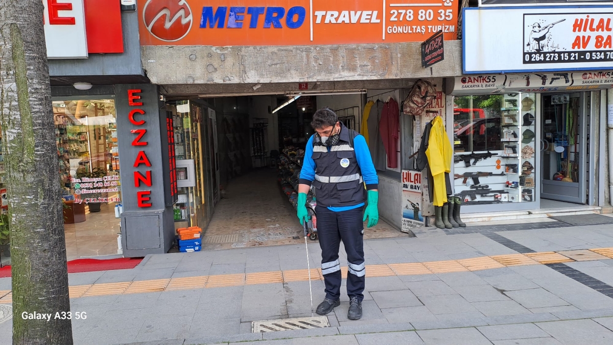Sakarya Büyükşehir Belediyesi’nden Tam Donanımlı İlaçlama Hizmeti Her Yerde... İnsan ve çevre sağlığını tehdit eden haşerelerle özellikle larva döneminde savaşarak, zararlı canlıların üremesinin önüne geçen SBB Belediyesi eki