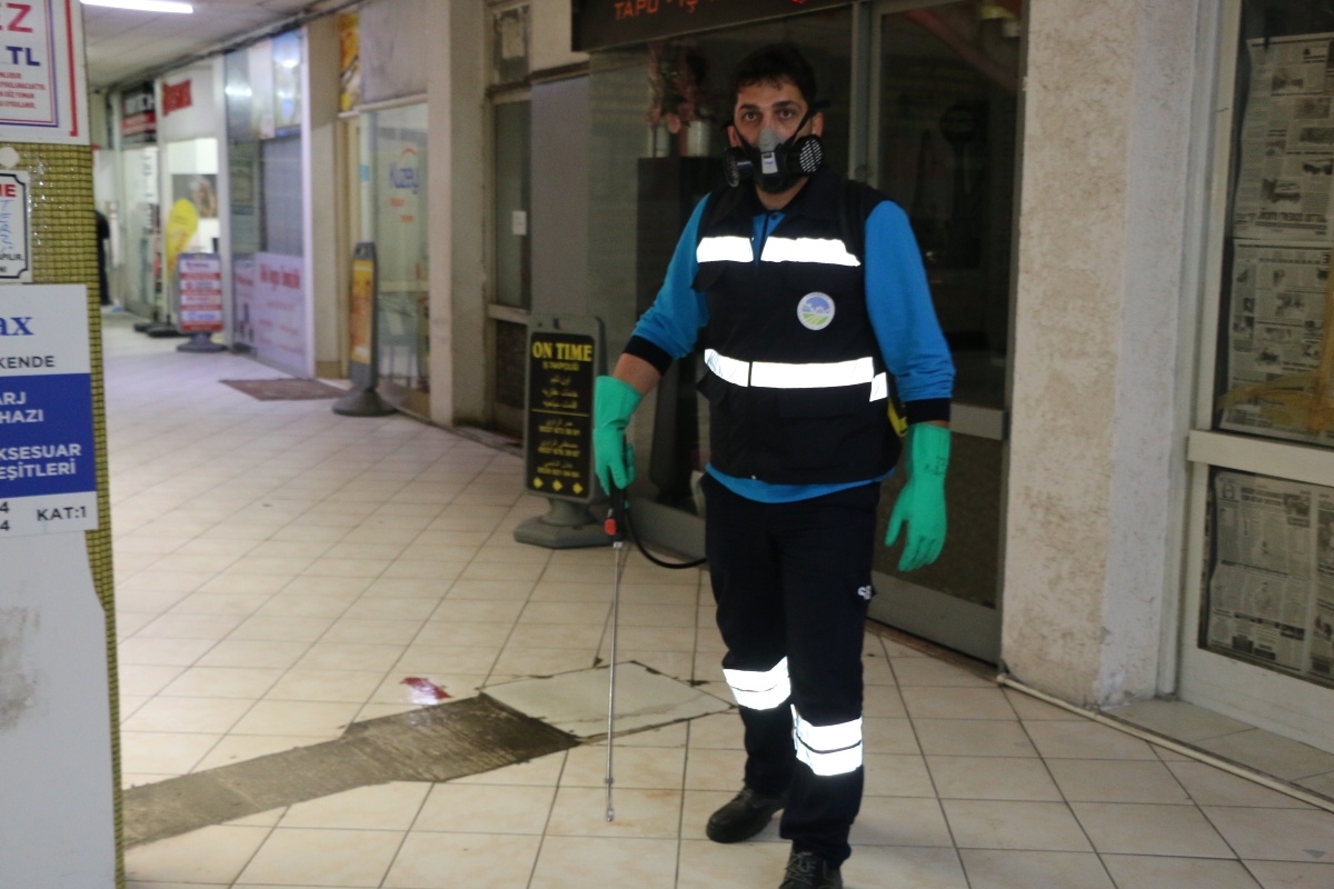 Sakarya Büyükşehir Belediyesi’nden Tam Donanımlı İlaçlama Hizmeti Her Yerde... İnsan ve çevre sağlığını tehdit eden haşerelerle özellikle larva döneminde savaşarak, zararlı canlıların üremesinin önüne geçen SBB Belediyesi eki