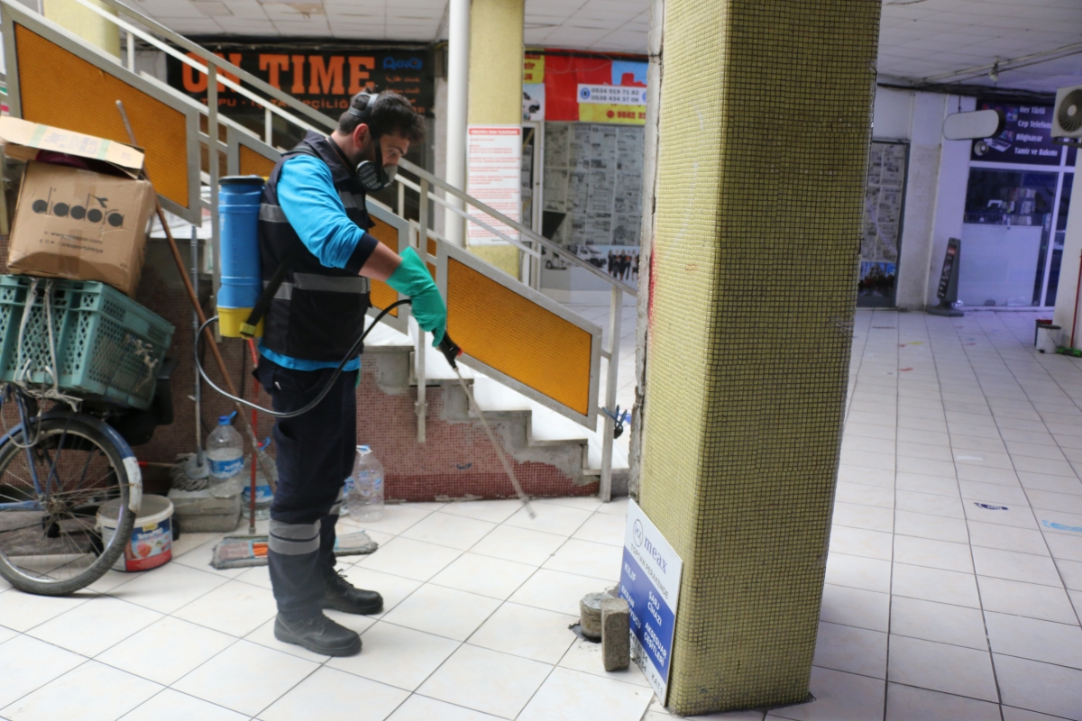 Sakarya Büyükşehir Belediyesi’nden Tam Donanımlı İlaçlama Hizmeti Her Yerde... İnsan ve çevre sağlığını tehdit eden haşerelerle özellikle larva döneminde savaşarak, zararlı canlıların üremesinin önüne geçen SBB Belediyesi eki