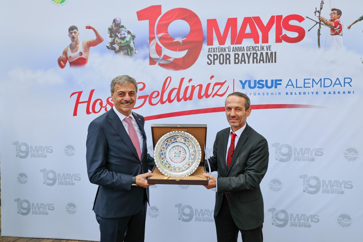 Başkan Yusuf Alemdar, 500 yıldız sporcuyla: “Sakarya’ya sporcu yetiştiren kimliğini yeniden kazandıracağız” ( İŞTE GÜNÜN ÖNE ÇIKAN FOTOĞRAFLARI )