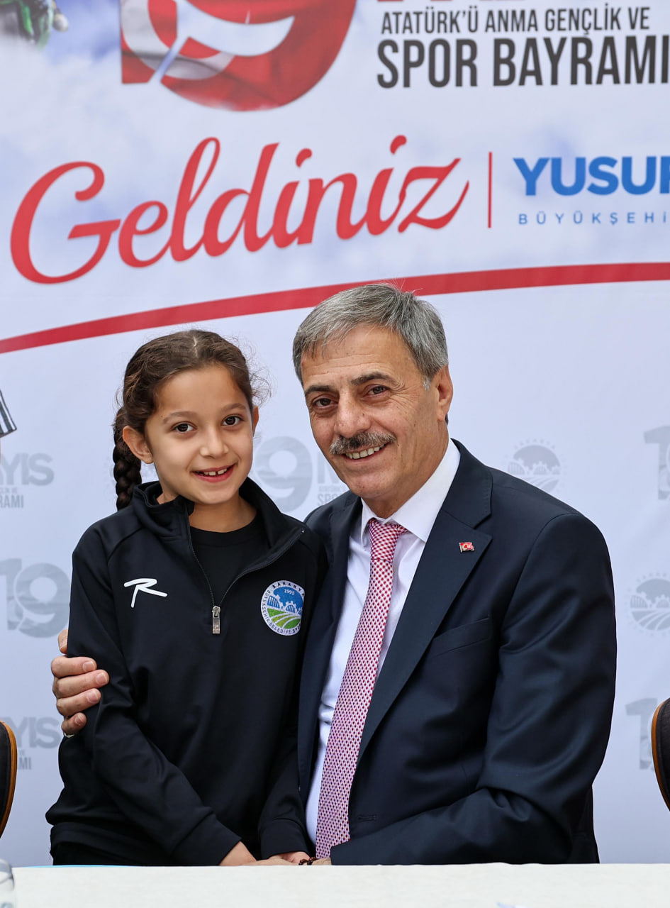Başkan Yusuf Alemdar, 500 yıldız sporcuyla: “Sakarya’ya sporcu yetiştiren kimliğini yeniden kazandıracağız” ( İŞTE GÜNÜN ÖNE ÇIKAN FOTOĞRAFLARI )