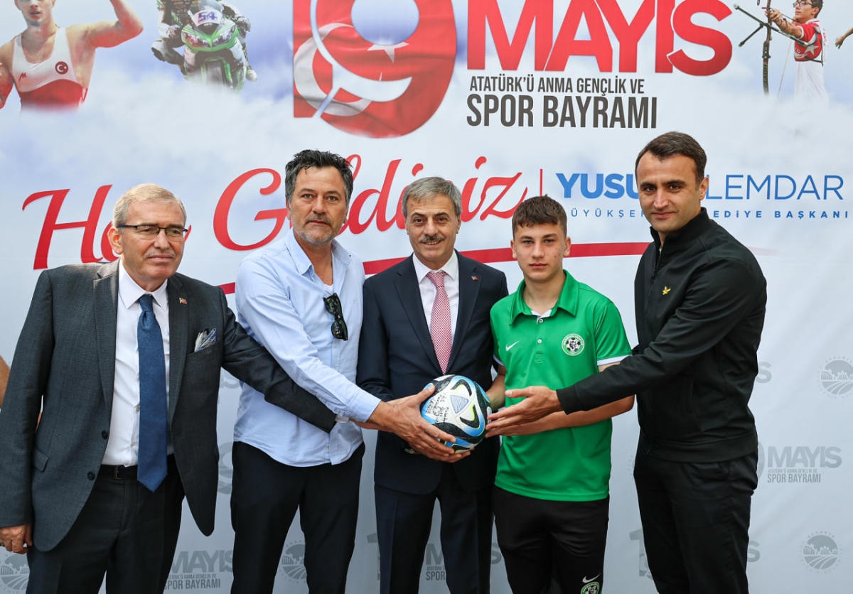 Başkan Yusuf Alemdar, 500 yıldız sporcuyla: “Sakarya’ya sporcu yetiştiren kimliğini yeniden kazandıracağız” ( İŞTE GÜNÜN ÖNE ÇIKAN FOTOĞRAFLARI )