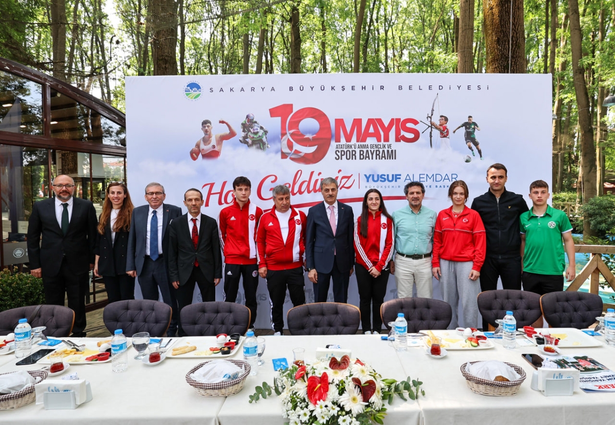 Başkan Yusuf Alemdar, 500 yıldız sporcuyla: “Sakarya’ya sporcu yetiştiren kimliğini yeniden kazandıracağız” ( İŞTE GÜNÜN ÖNE ÇIKAN FOTOĞRAFLARI )