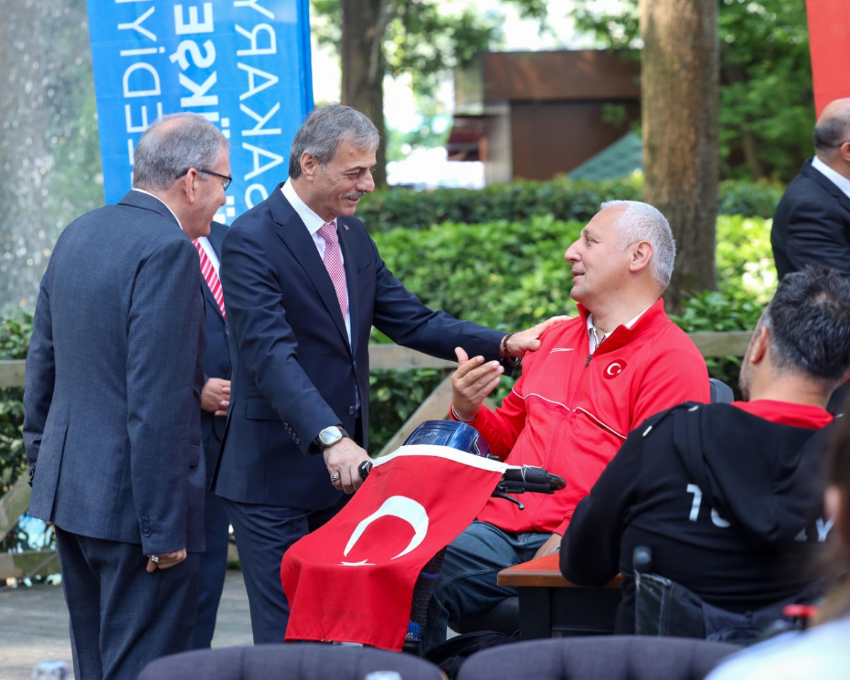 Başkan Yusuf Alemdar, 500 yıldız sporcuyla: “Sakarya’ya sporcu yetiştiren kimliğini yeniden kazandıracağız” ( İŞTE GÜNÜN ÖNE ÇIKAN FOTOĞRAFLARI )