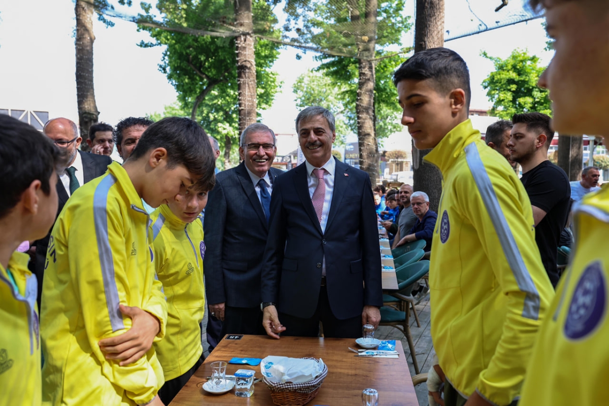 Başkan Yusuf Alemdar, 500 yıldız sporcuyla: “Sakarya’ya sporcu yetiştiren kimliğini yeniden kazandıracağız” ( İŞTE GÜNÜN ÖNE ÇIKAN FOTOĞRAFLARI )