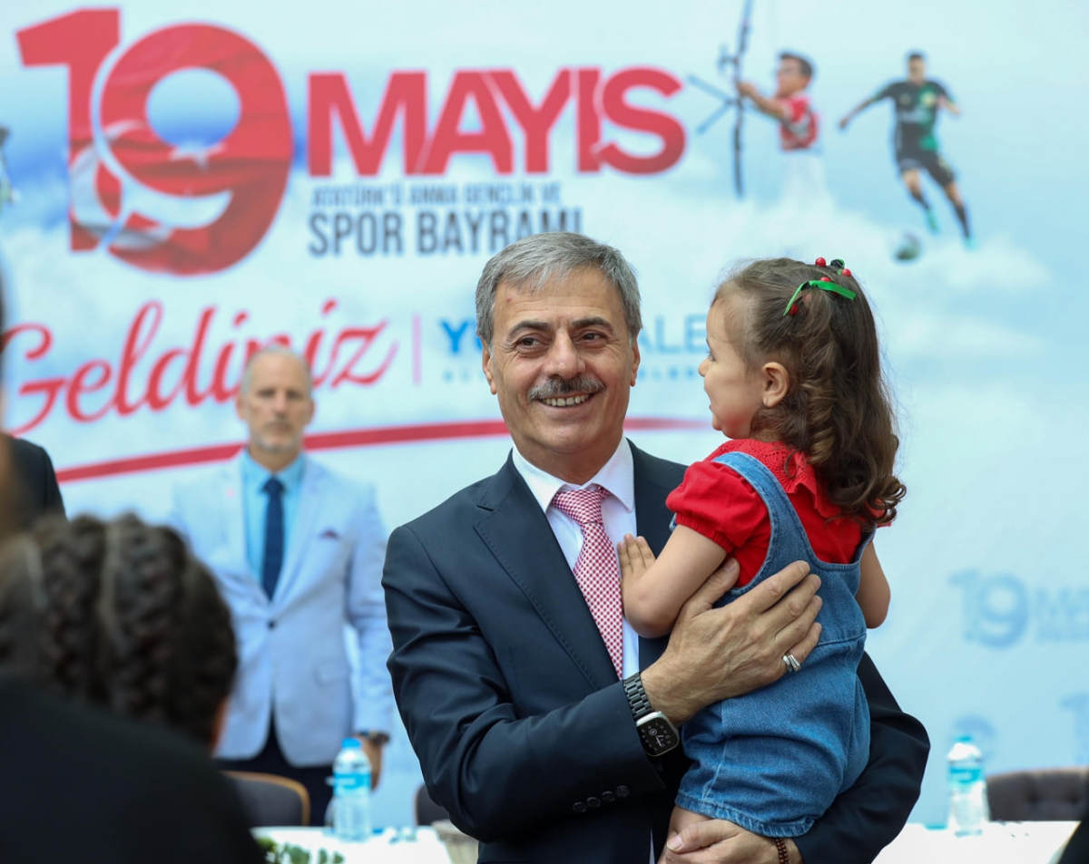 Başkan Yusuf Alemdar, 500 yıldız sporcuyla: “Sakarya’ya sporcu yetiştiren kimliğini yeniden kazandıracağız” ( İŞTE GÜNÜN ÖNE ÇIKAN FOTOĞRAFLARI )