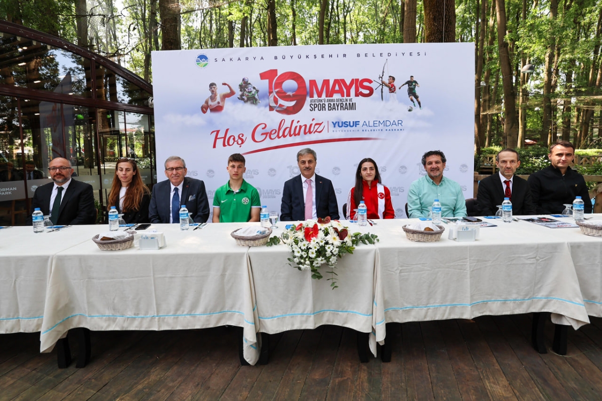Başkan Yusuf Alemdar, 500 yıldız sporcuyla: “Sakarya’ya sporcu yetiştiren kimliğini yeniden kazandıracağız” ( İŞTE GÜNÜN ÖNE ÇIKAN FOTOĞRAFLARI )