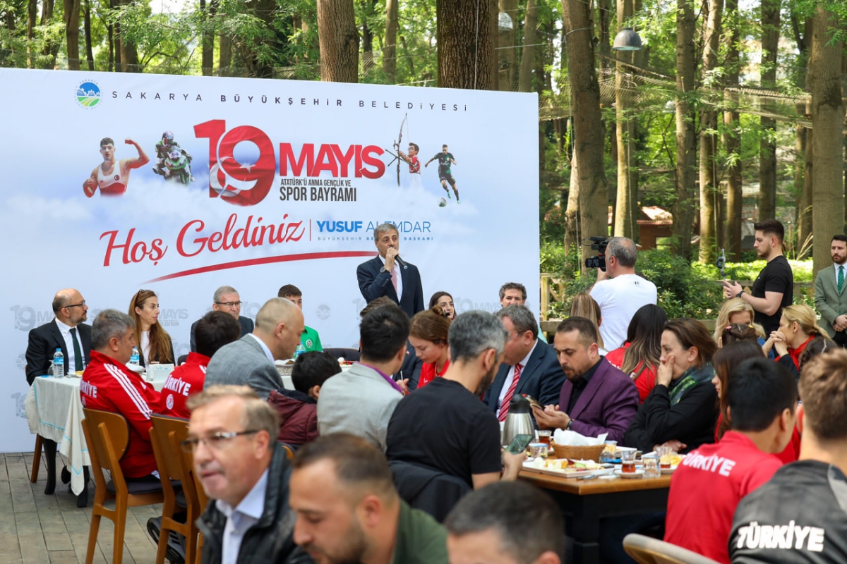Başkan Yusuf Alemdar, 500 yıldız sporcuyla: “Sakarya’ya sporcu yetiştiren kimliğini yeniden kazandıracağız” ( İŞTE GÜNÜN ÖNE ÇIKAN FOTOĞRAFLARI )