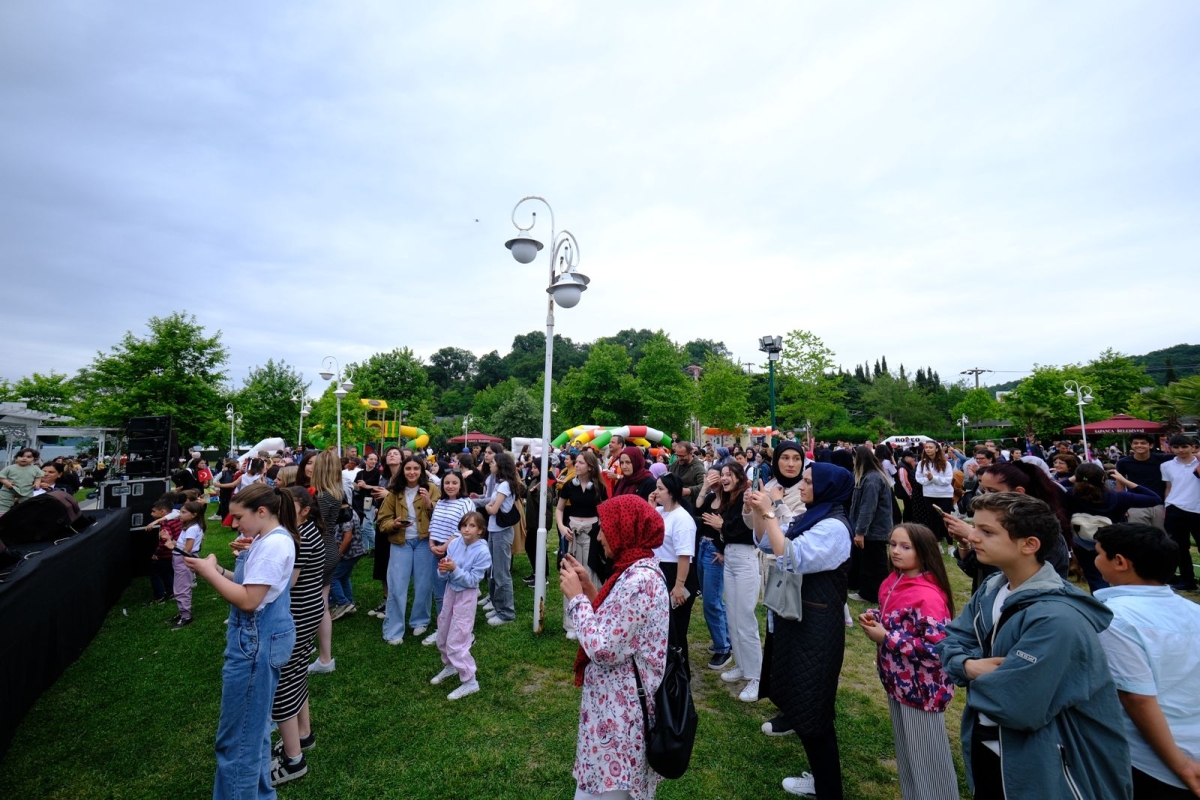 Sapanca’da 19 Mayıs Coşkusu , Başkan Nihat Arda Şahin Sapanca Belediyesi 19 Mayıs Atatürk’ü Anma Gençlik ve Spor Bayramı dolayısıyla Uzunkum Park’ta Gençlik Şenliği düzenledi., GÜNÜN ÖNE ÇIKAN FOTOĞRAFLARI