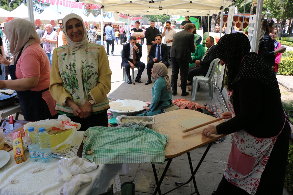 Sakarya İli Yöresel Lezzetlerimiz ve Coğrafi İşaretli Ürünlerimizin Tanıtımı programı AKM önünde gerçekleşti, Programda, Sakarya Ticaret ve Sanayi Odası ile Tüm Restoran ve Turizmciler Derneği Sakarya Şube Başkanlığınca dartı