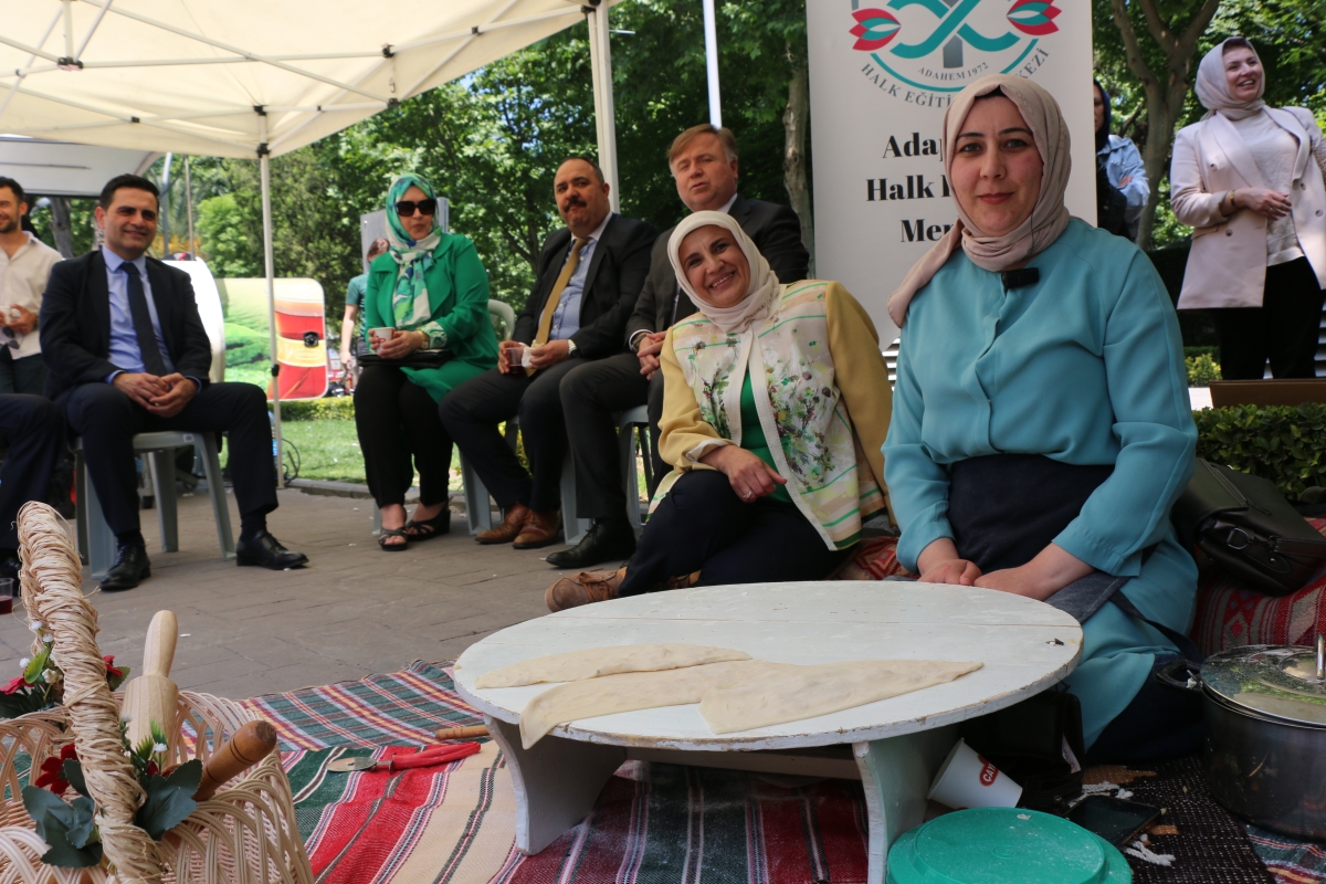 Sakarya İli Yöresel Lezzetlerimiz ve Coğrafi İşaretli Ürünlerimizin Tanıtımı programı AKM önünde gerçekleşti, Programda, Sakarya Ticaret ve Sanayi Odası ile Tüm Restoran ve Turizmciler Derneği Sakarya Şube Başkanlığınca dartı