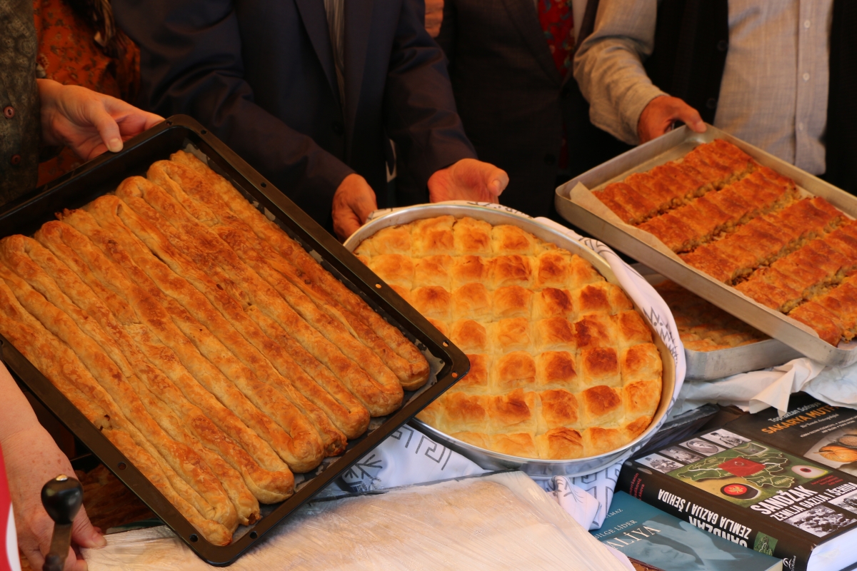 Sakarya İli Yöresel Lezzetlerimiz ve Coğrafi İşaretli Ürünlerimizin Tanıtımı programı AKM önünde gerçekleşti, Programda, Sakarya Ticaret ve Sanayi Odası ile Tüm Restoran ve Turizmciler Derneği Sakarya Şube Başkanlığınca dartı