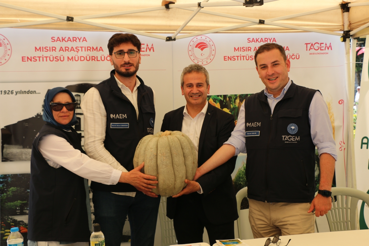 Sakarya İli Yöresel Lezzetlerimiz ve Coğrafi İşaretli Ürünlerimizin Tanıtımı programı AKM önünde gerçekleşti, Programda, Sakarya Ticaret ve Sanayi Odası ile Tüm Restoran ve Turizmciler Derneği Sakarya Şube Başkanlığınca dartı