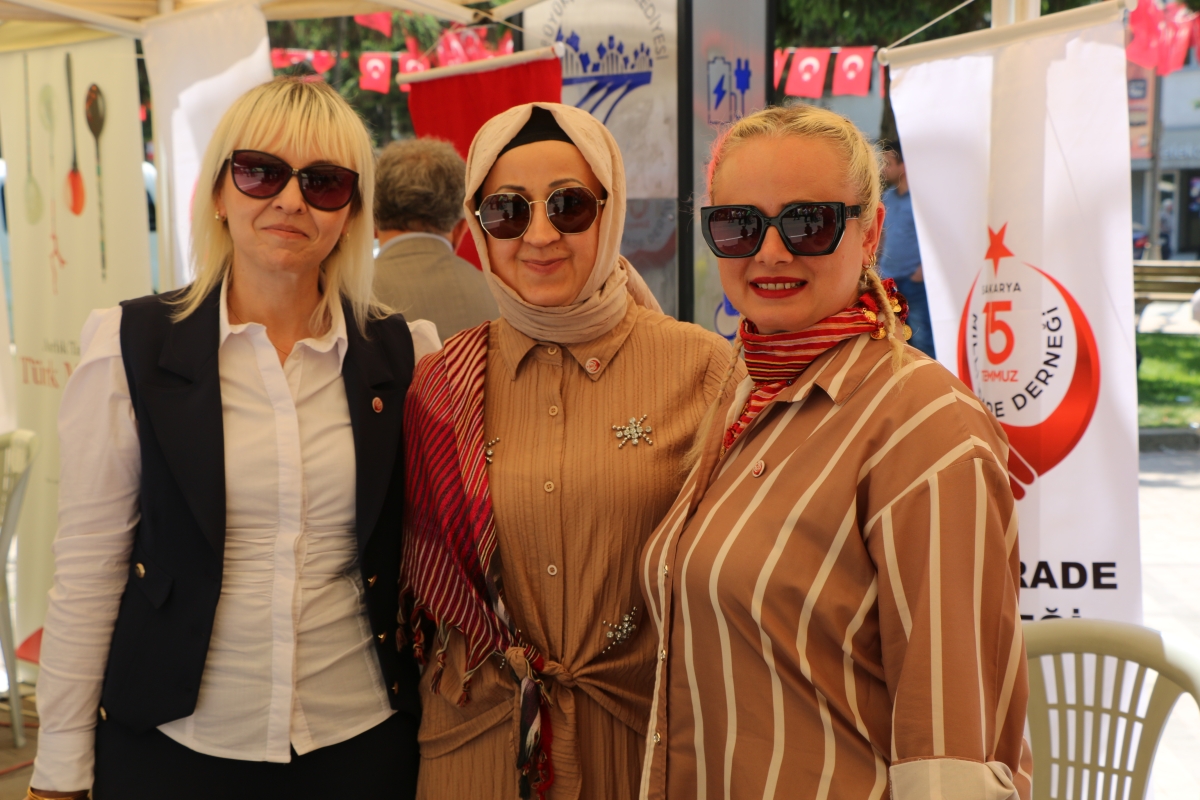 Sakarya İli Yöresel Lezzetlerimiz ve Coğrafi İşaretli Ürünlerimizin Tanıtımı programı AKM önünde gerçekleşti, Programda, Sakarya Ticaret ve Sanayi Odası ile Tüm Restoran ve Turizmciler Derneği Sakarya Şube Başkanlığınca dartı