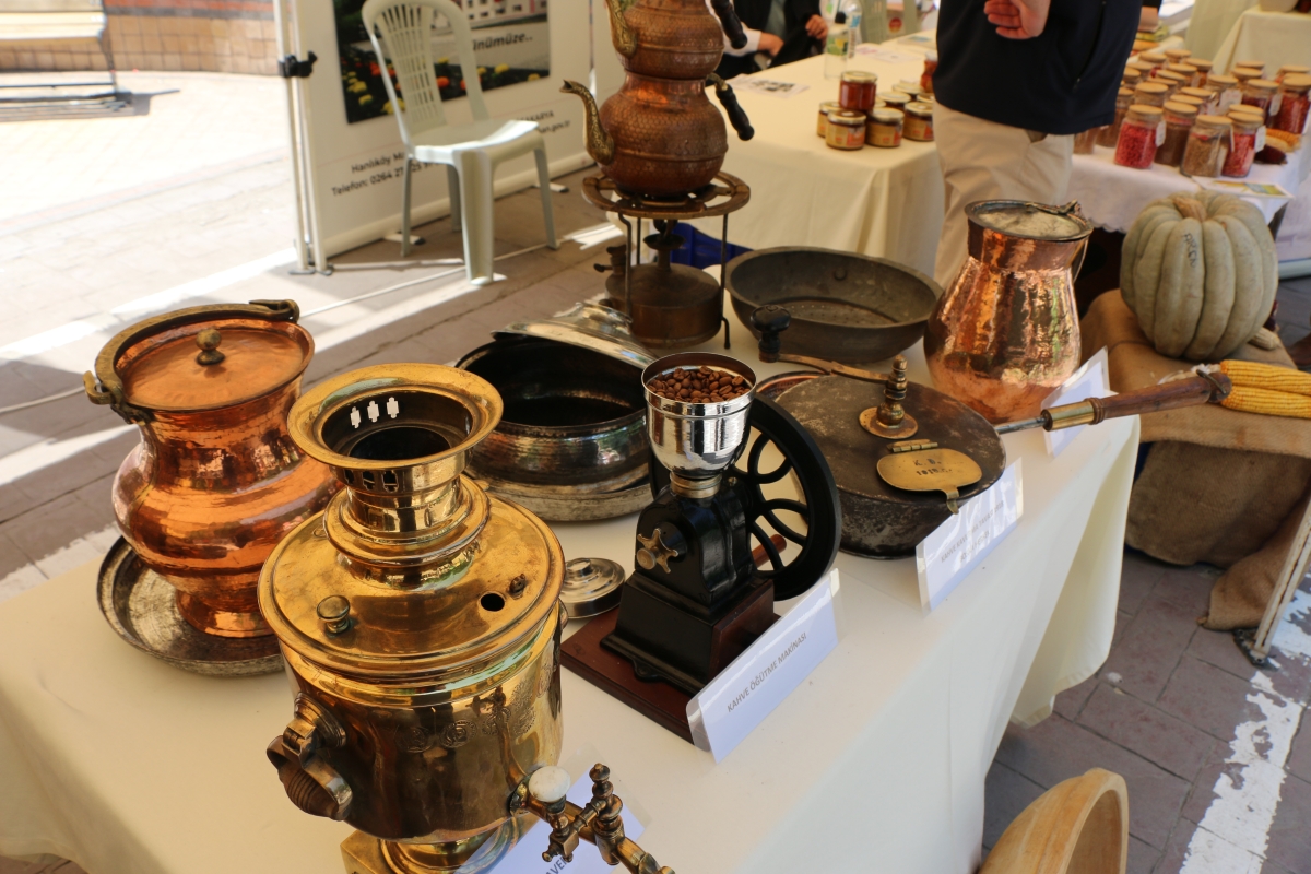 Sakarya İli Yöresel Lezzetlerimiz ve Coğrafi İşaretli Ürünlerimizin Tanıtımı programı AKM önünde gerçekleşti, Programda, Sakarya Ticaret ve Sanayi Odası ile Tüm Restoran ve Turizmciler Derneği Sakarya Şube Başkanlığınca dartı