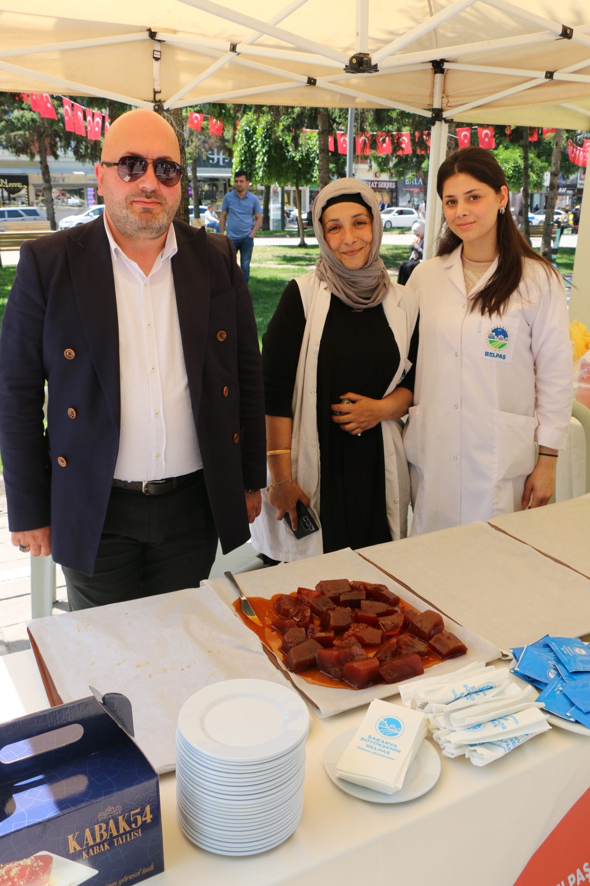 Sakarya İli Yöresel Lezzetlerimiz ve Coğrafi İşaretli Ürünlerimizin Tanıtımı programı AKM önünde gerçekleşti, Programda, Sakarya Ticaret ve Sanayi Odası ile Tüm Restoran ve Turizmciler Derneği Sakarya Şube Başkanlığınca dartı