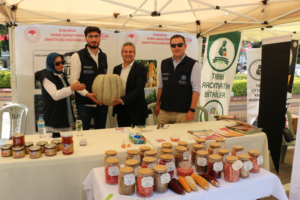 Sakarya İli Yöresel Lezzetlerimiz ve Coğrafi İşaretli Ürünlerimizin Tanıtımı programı AKM önünde gerçekleşti, Programda, Sakarya Ticaret ve Sanayi Odası ile Tüm Restoran ve Turizmciler Derneği Sakarya Şube Başkanlığınca dartı
