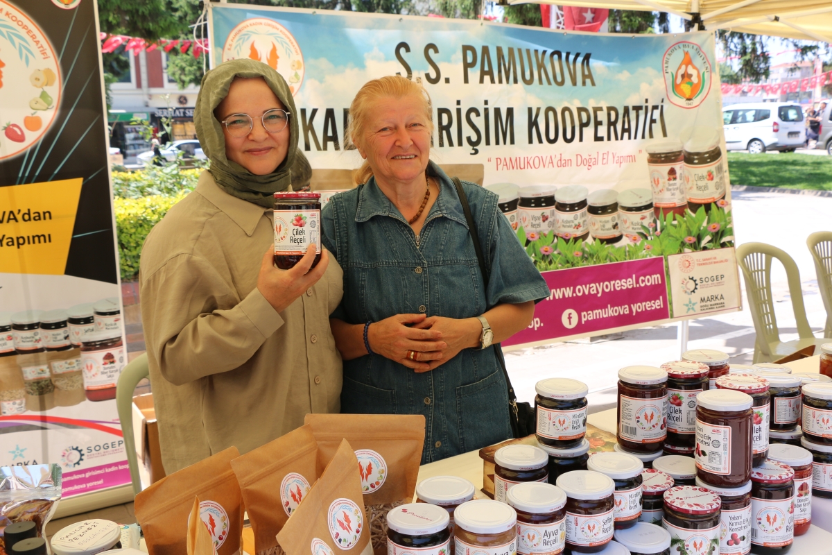 Sakarya İli Yöresel Lezzetlerimiz ve Coğrafi İşaretli Ürünlerimizin Tanıtımı programı AKM önünde gerçekleşti, Programda, Sakarya Ticaret ve Sanayi Odası ile Tüm Restoran ve Turizmciler Derneği Sakarya Şube Başkanlığınca dartı
