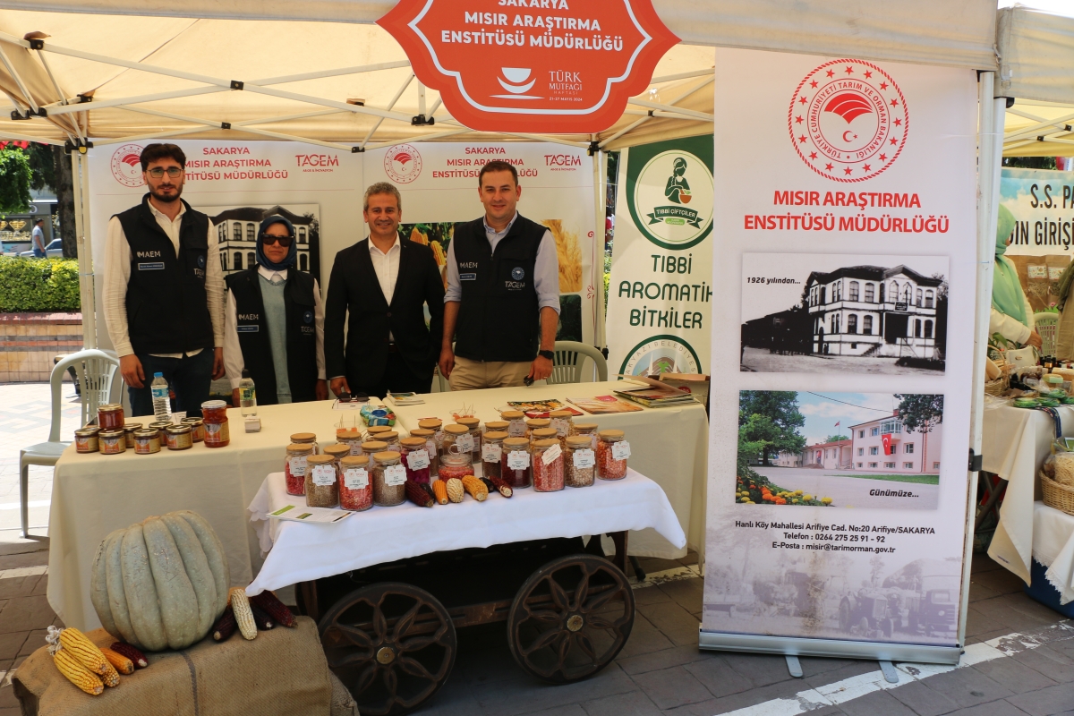 Sakarya İli Yöresel Lezzetlerimiz ve Coğrafi İşaretli Ürünlerimizin Tanıtımı programı AKM önünde gerçekleşti, Programda, Sakarya Ticaret ve Sanayi Odası ile Tüm Restoran ve Turizmciler Derneği Sakarya Şube Başkanlığınca dartı