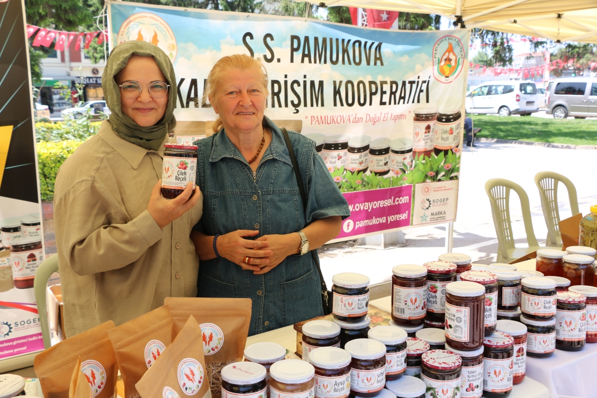 Sakarya İli Yöresel Lezzetlerimiz ve Coğrafi İşaretli Ürünlerimizin Tanıtımı programı AKM önünde gerçekleşti, Programda, Sakarya Ticaret ve Sanayi Odası ile Tüm Restoran ve Turizmciler Derneği Sakarya Şube Başkanlığınca dartı