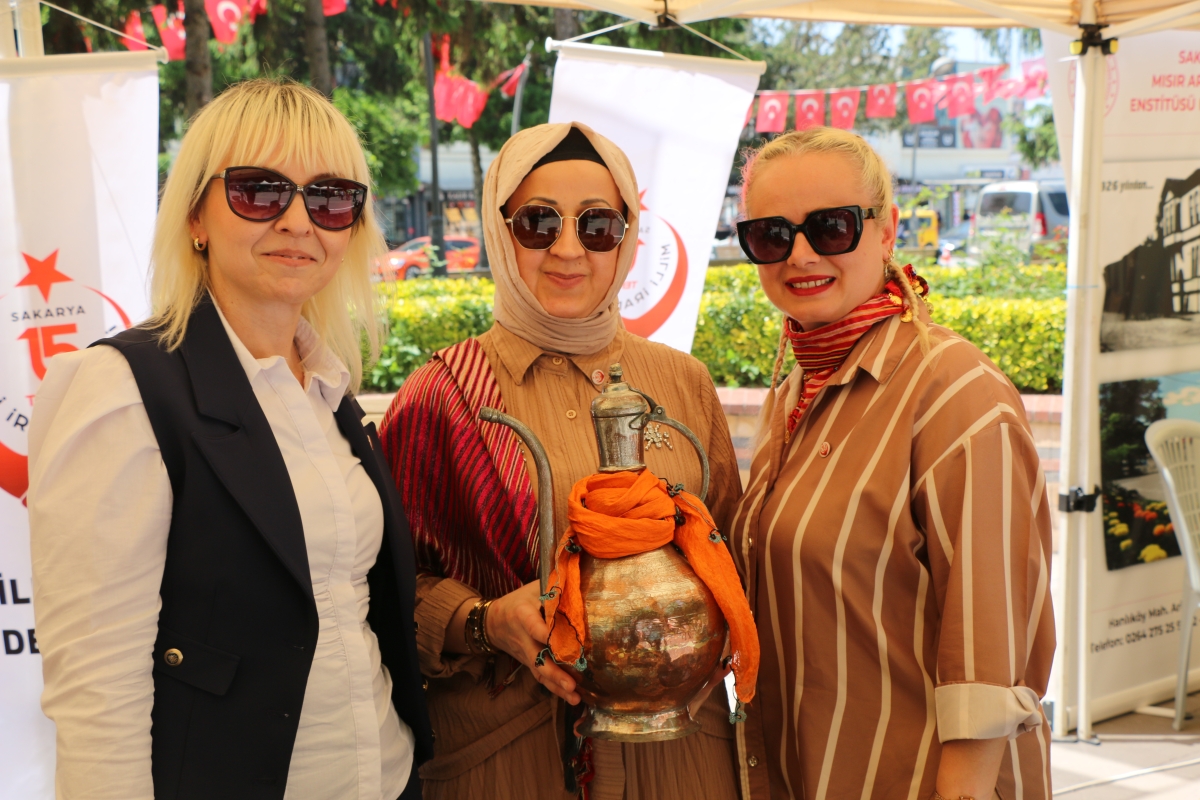 Sakarya İli Yöresel Lezzetlerimiz ve Coğrafi İşaretli Ürünlerimizin Tanıtımı programı AKM önünde gerçekleşti, Programda, Sakarya Ticaret ve Sanayi Odası ile Tüm Restoran ve Turizmciler Derneği Sakarya Şube Başkanlığınca dartı