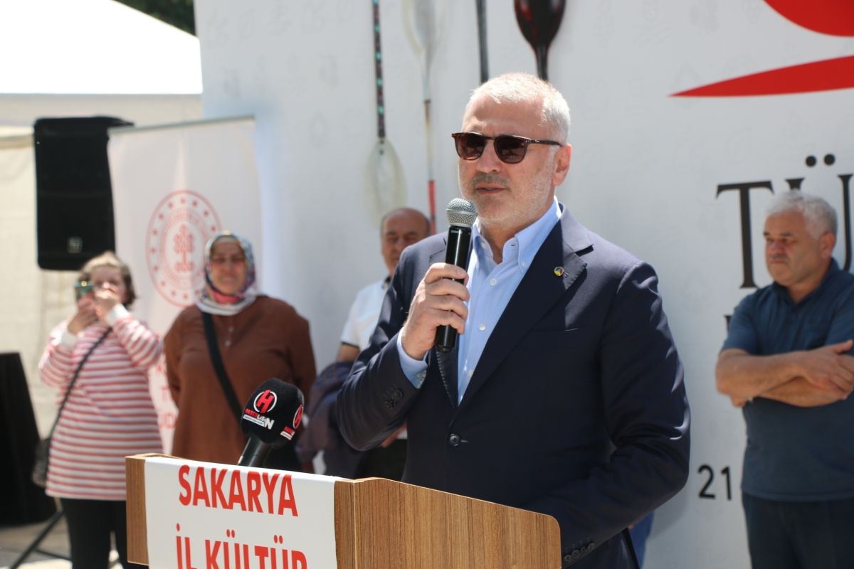 Sakarya İli Yöresel Lezzetlerimiz ve Coğrafi İşaretli Ürünlerimizin Tanıtımı programı AKM önünde gerçekleşti, Programda, Sakarya Ticaret ve Sanayi Odası ile Tüm Restoran ve Turizmciler Derneği Sakarya Şube Başkanlığınca dartı