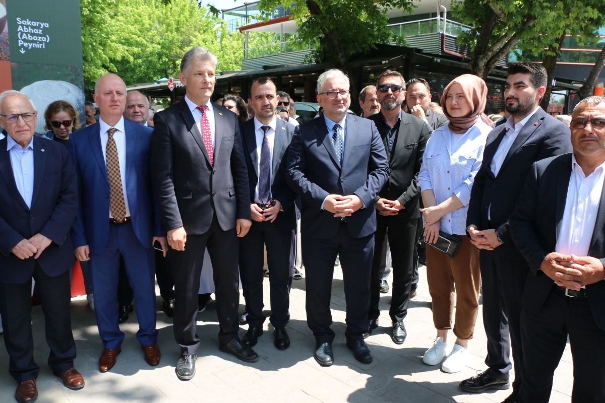 Sakarya İli Yöresel Lezzetlerimiz ve Coğrafi İşaretli Ürünlerimizin Tanıtımı programı AKM önünde gerçekleşti, Programda, Sakarya Ticaret ve Sanayi Odası ile Tüm Restoran ve Turizmciler Derneği Sakarya Şube Başkanlığınca dartı
