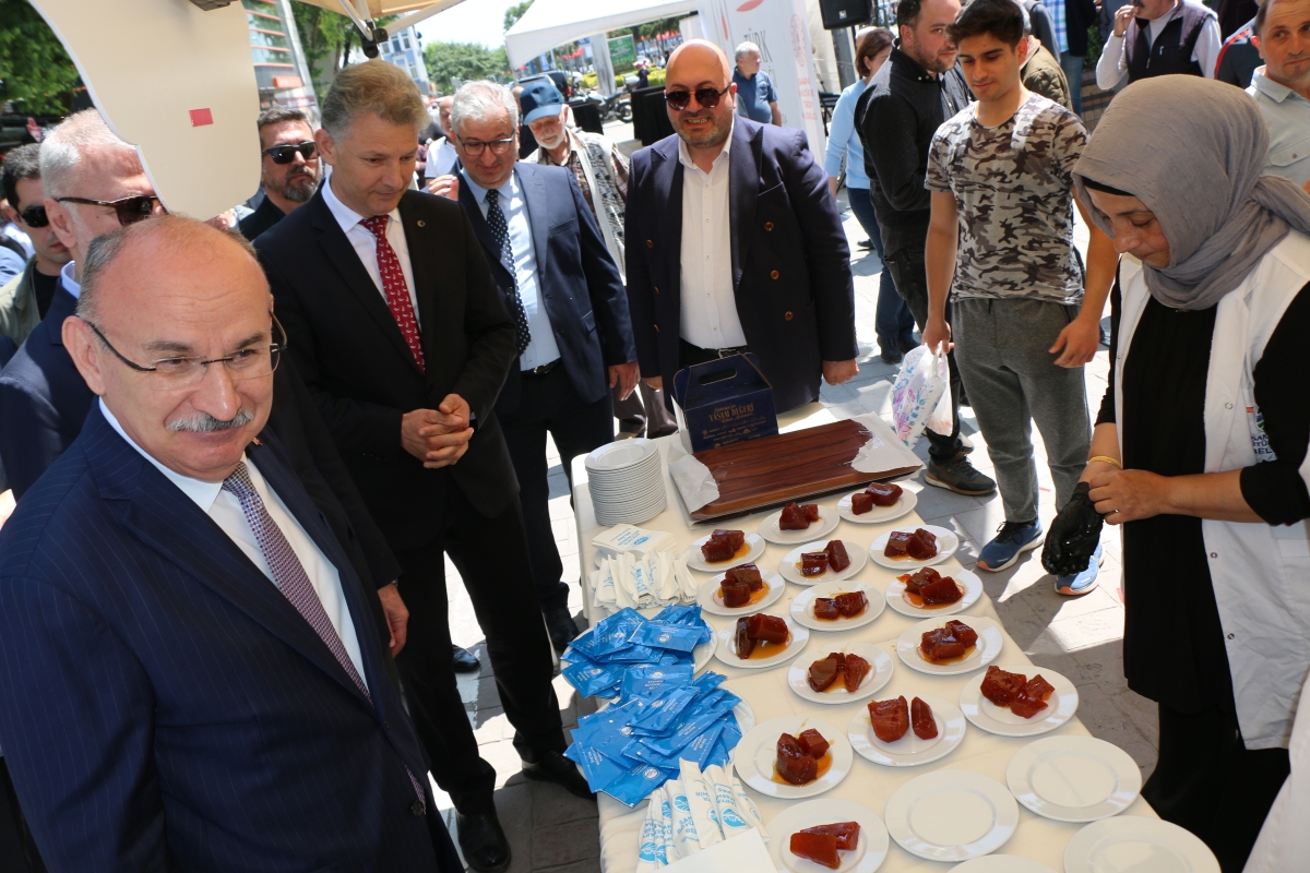 Sakarya İli Yöresel Lezzetlerimiz ve Coğrafi İşaretli Ürünlerimizin Tanıtımı programı AKM önünde gerçekleşti, Programda, Sakarya Ticaret ve Sanayi Odası ile Tüm Restoran ve Turizmciler Derneği Sakarya Şube Başkanlığınca dartı