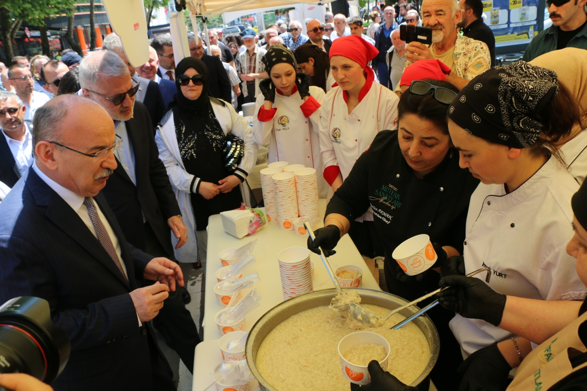 Sakarya İli Yöresel Lezzetlerimiz ve Coğrafi İşaretli Ürünlerimizin Tanıtımı programı AKM önünde gerçekleşti, Programda, Sakarya Ticaret ve Sanayi Odası ile Tüm Restoran ve Turizmciler Derneği Sakarya Şube Başkanlığınca dartı