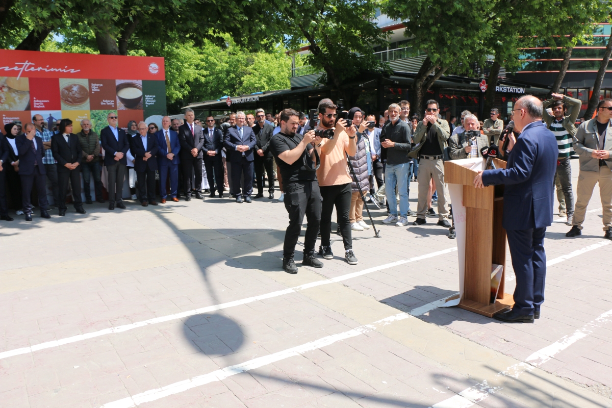 Sakarya İli Yöresel Lezzetlerimiz ve Coğrafi İşaretli Ürünlerimizin Tanıtımı programı AKM önünde gerçekleşti, Programda, Sakarya Ticaret ve Sanayi Odası ile Tüm Restoran ve Turizmciler Derneği Sakarya Şube Başkanlığınca dartı