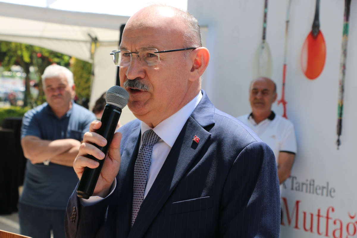 Sakarya İli Yöresel Lezzetlerimiz ve Coğrafi İşaretli Ürünlerimizin Tanıtımı programı AKM önünde gerçekleşti, Programda, Sakarya Ticaret ve Sanayi Odası ile Tüm Restoran ve Turizmciler Derneği Sakarya Şube Başkanlığınca dartı