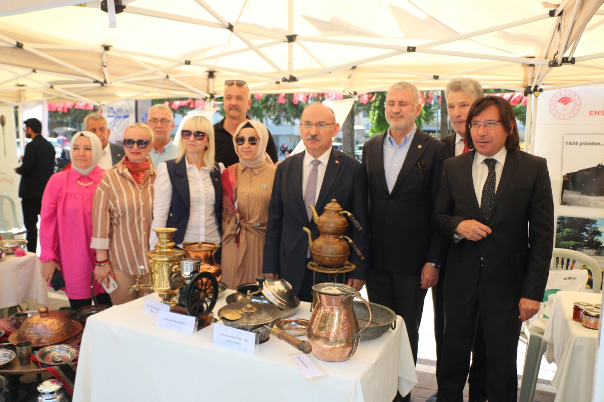 Sakarya İli Yöresel Lezzetlerimiz ve Coğrafi İşaretli Ürünlerimizin Tanıtımı programı AKM önünde gerçekleşti, Programda, Sakarya Ticaret ve Sanayi Odası ile Tüm Restoran ve Turizmciler Derneği Sakarya Şube Başkanlığınca dartı