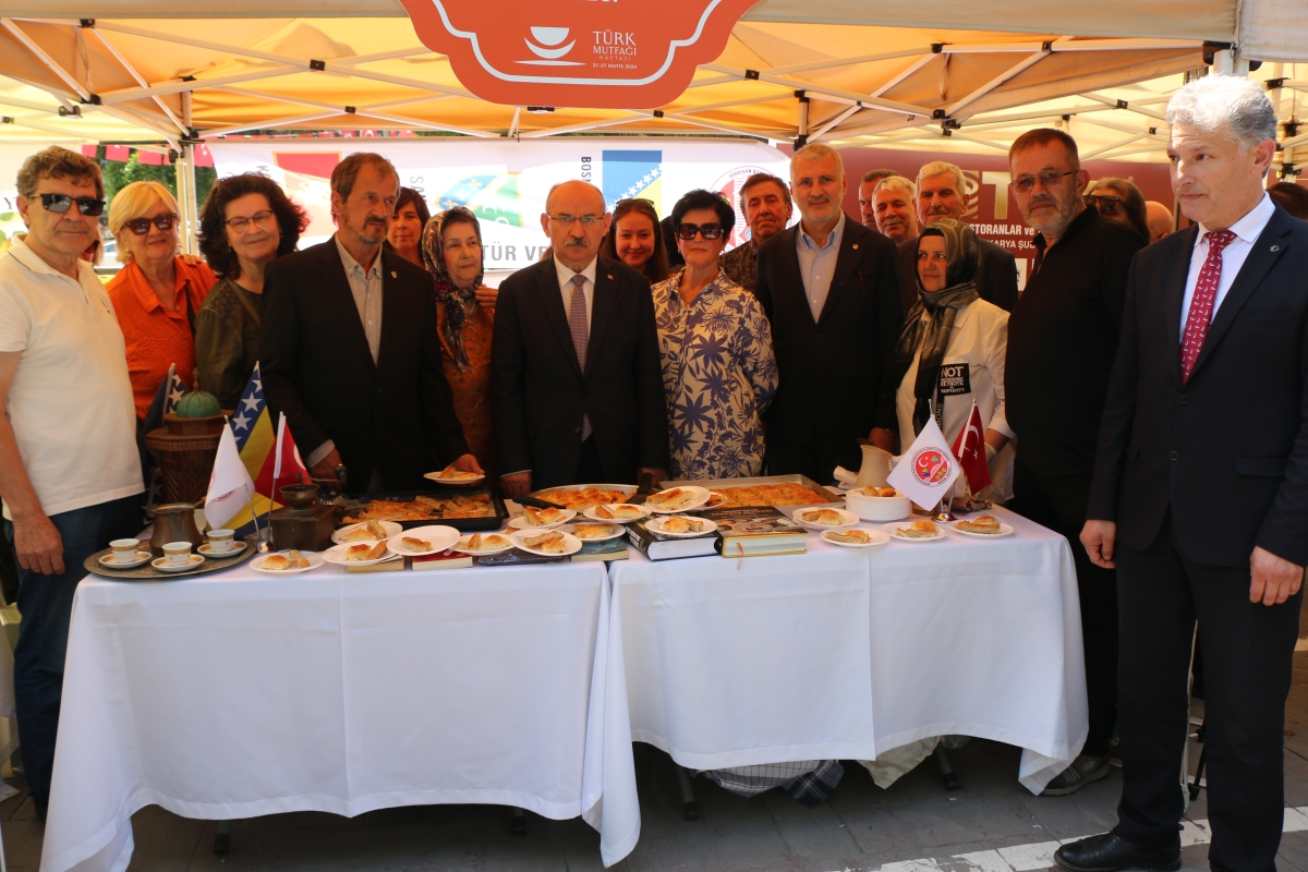 Sakarya İli Yöresel Lezzetlerimiz ve Coğrafi İşaretli Ürünlerimizin Tanıtımı programı AKM önünde gerçekleşti, Programda, Sakarya Ticaret ve Sanayi Odası ile Tüm Restoran ve Turizmciler Derneği Sakarya Şube Başkanlığınca dartı