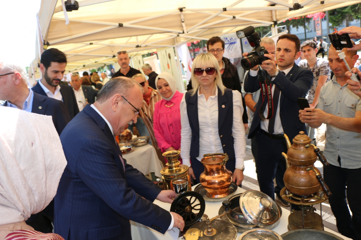 Sakarya İli Yöresel Lezzetlerimiz ve Coğrafi İşaretli Ürünlerimizin Tanıtımı programı AKM önünde gerçekleşti, Programda, Sakarya Ticaret ve Sanayi Odası ile Tüm Restoran ve Turizmciler Derneği Sakarya Şube Başkanlığınca dartı