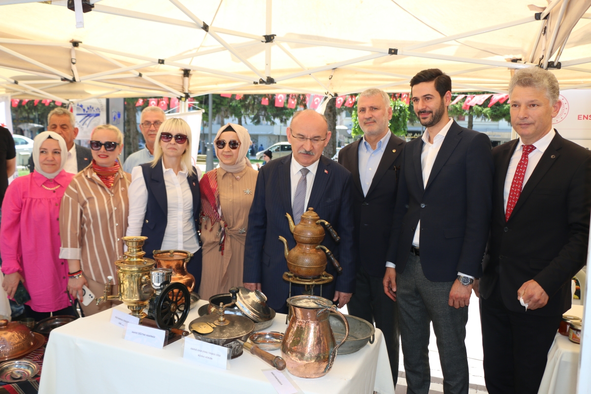 Sakarya İli Yöresel Lezzetlerimiz ve Coğrafi İşaretli Ürünlerimizin Tanıtımı programı AKM önünde gerçekleşti, Programda, Sakarya Ticaret ve Sanayi Odası ile Tüm Restoran ve Turizmciler Derneği Sakarya Şube Başkanlığınca dartı