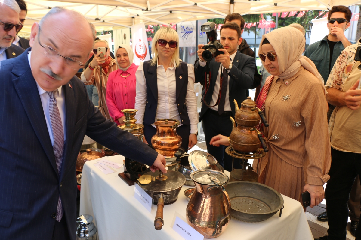 Sakarya İli Yöresel Lezzetlerimiz ve Coğrafi İşaretli Ürünlerimizin Tanıtımı programı AKM önünde gerçekleşti, Programda, Sakarya Ticaret ve Sanayi Odası ile Tüm Restoran ve Turizmciler Derneği Sakarya Şube Başkanlığınca dartı